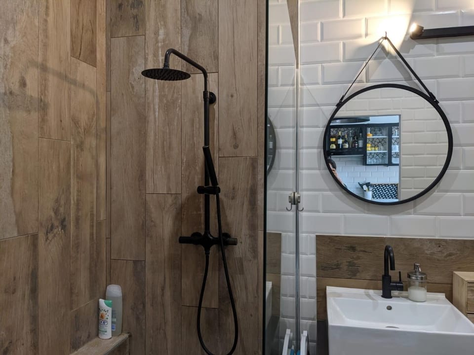 Bathroom, Living room