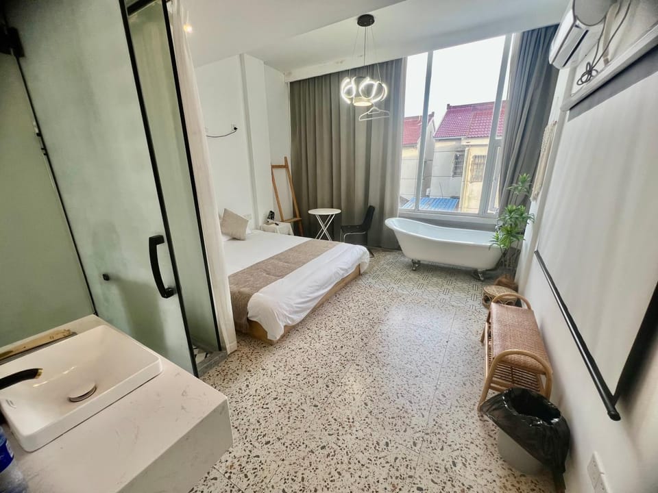 Photo of the whole room, Bedroom