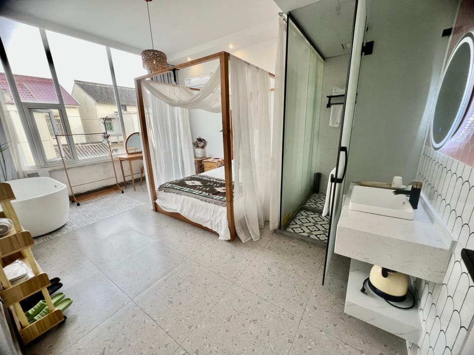 Photo of the whole room, Bath