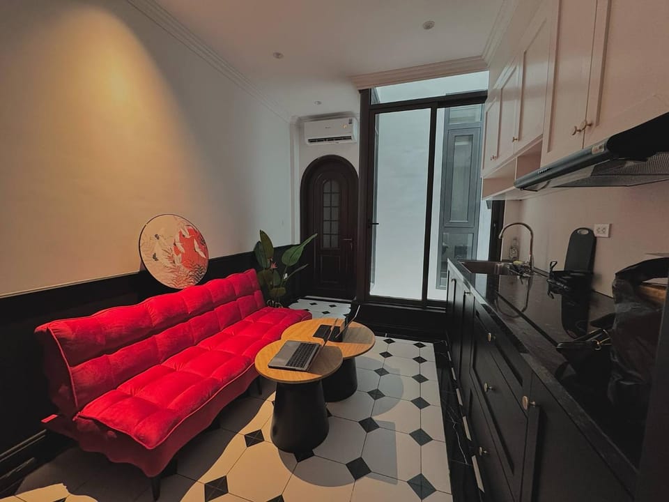 Kitchen or kitchenette, Living room, Seating area, Dining area