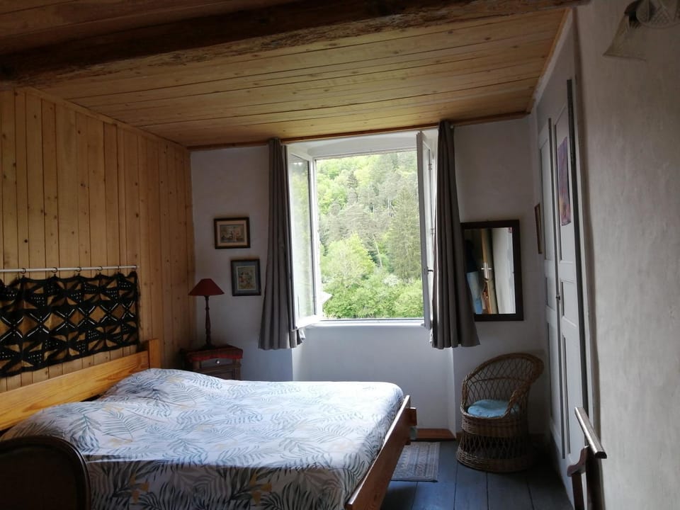 Chambre tranquille avec salle de bain privative Bed and Breakfast in Auvergne-Rhône-Alpes