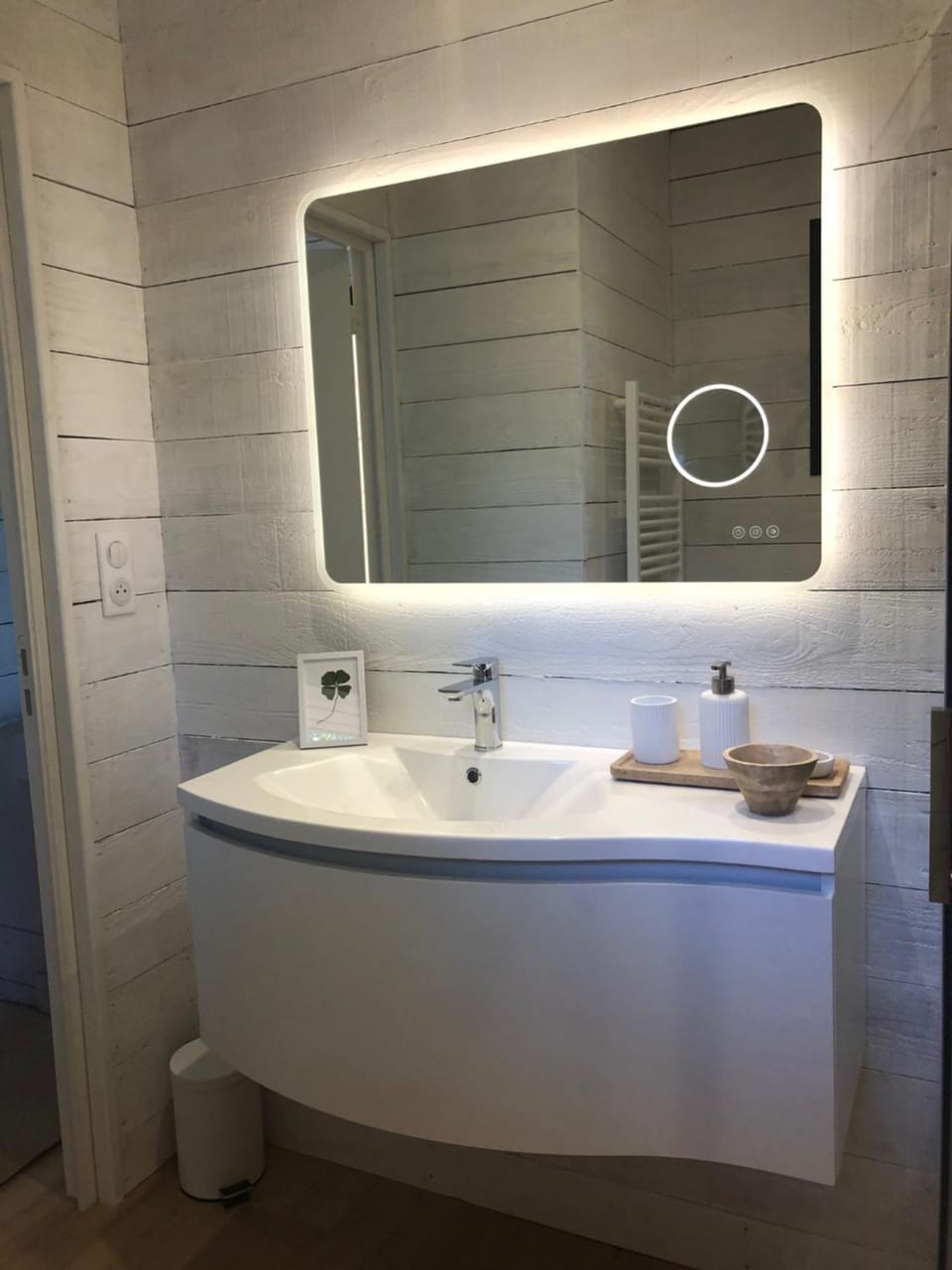 Bathroom, Decorative detail