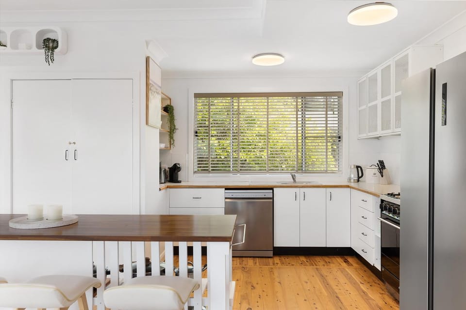 Barnhill Beach House - by Coast Hosting House in Terrigal