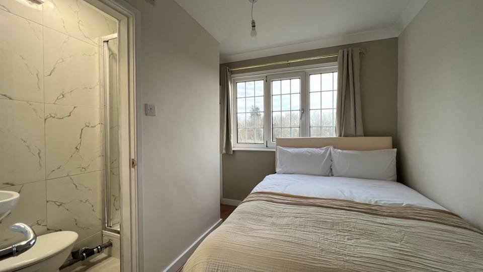 Homely 5-Bed near 02 Arena & Greenwich with Free Parking and a Large Garden Apartment in London Borough of Lewisham