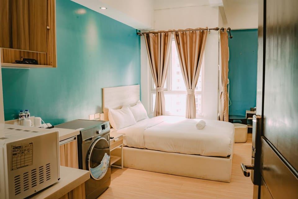 Photo of the whole room, Bedroom
