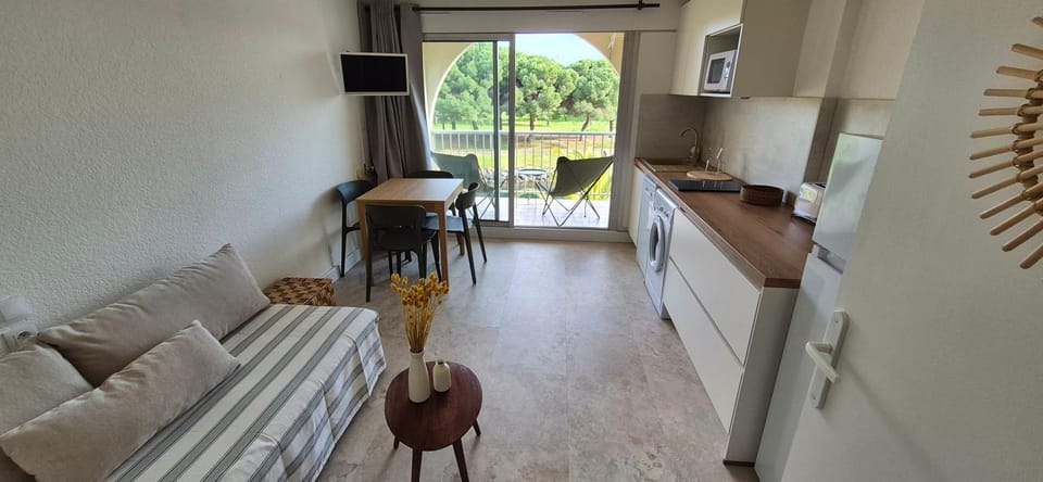 Panoramic, Studio rénové superbe vue lagon, piscine, clim Apartment in Agde