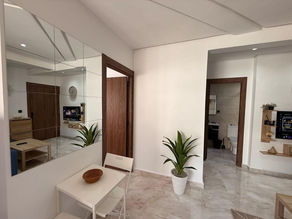 Bed, TV and multimedia, Kitchen or kitchenette, Living room, Photo of the whole room, Seating area, Bedroom, hair dresser