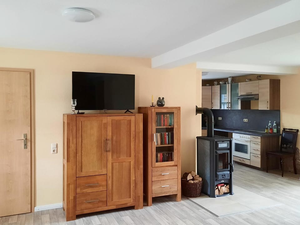 TV and multimedia, oven