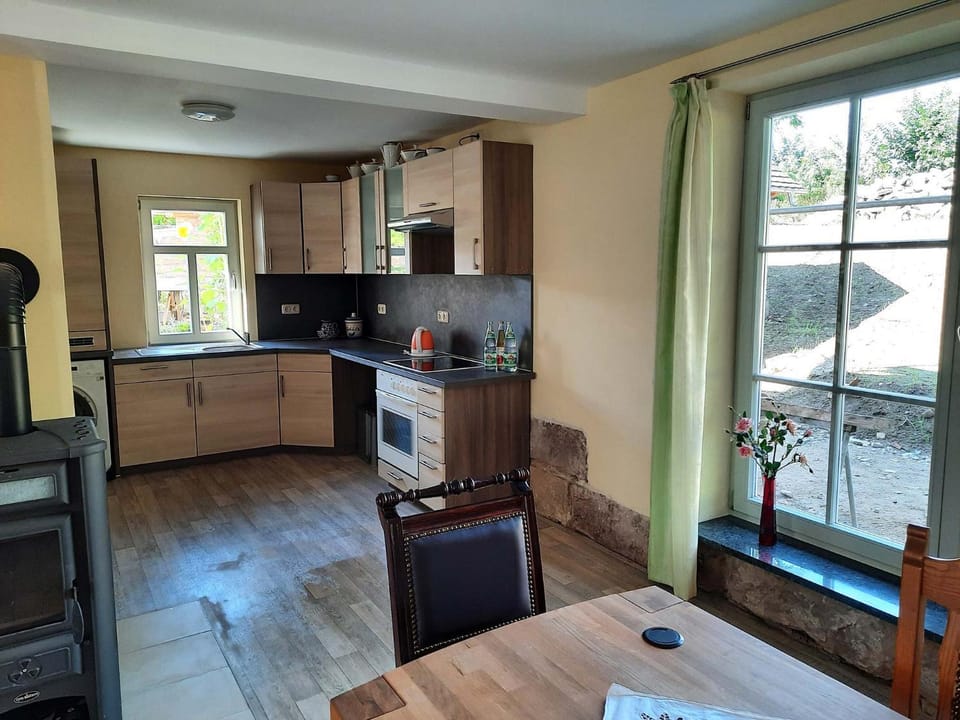 Kitchen or kitchenette, Seating area