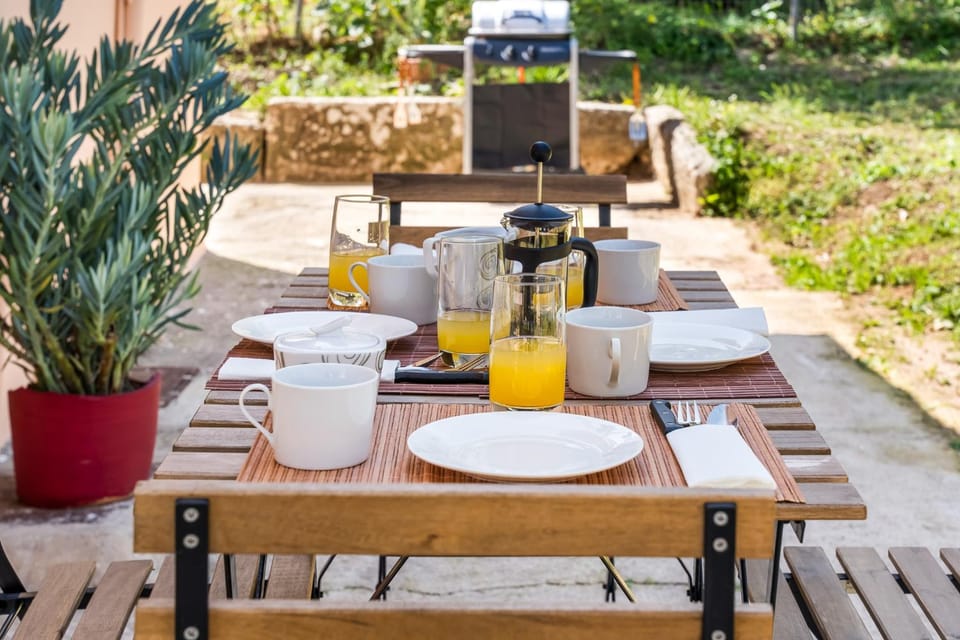 BBQ facilities, Garden, Dining area