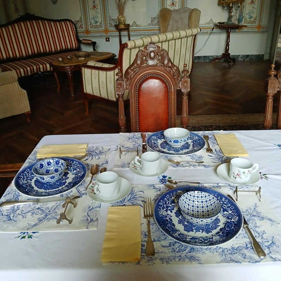 Living room, Breakfast