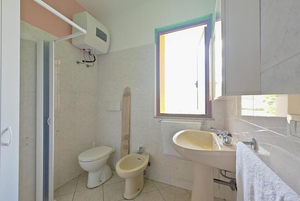 Toilet, Bathroom, bidet, towels