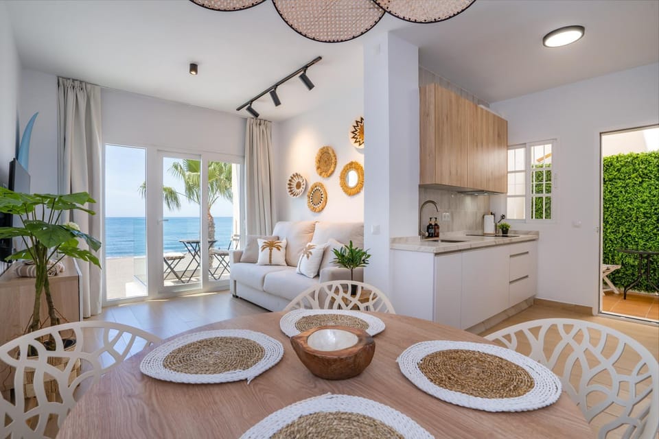 Kitchen or kitchenette, Dining area, Sea view, stove