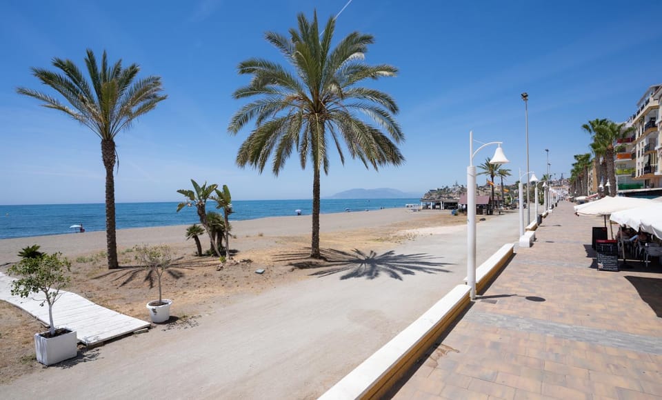Neighbourhood, Beach