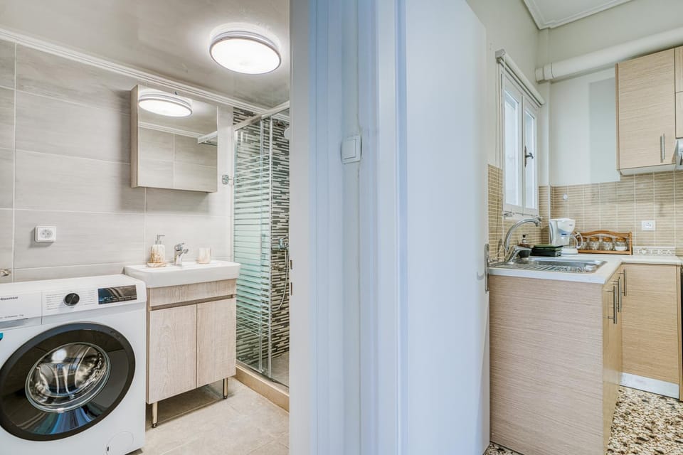 Bathroom, Kitchen or kitchenette, washing machine