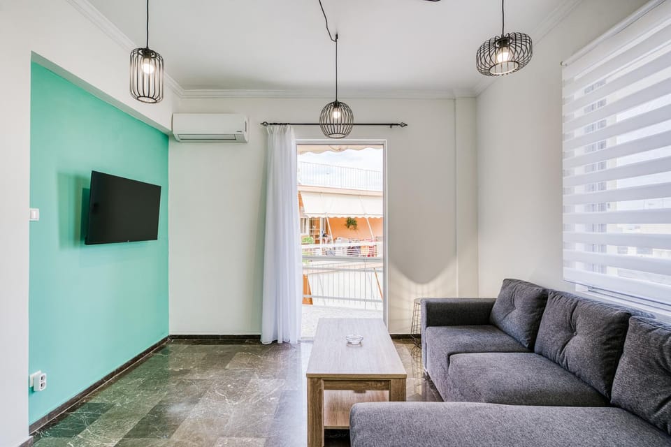 TV and multimedia, Living room, Seating area, air conditioner