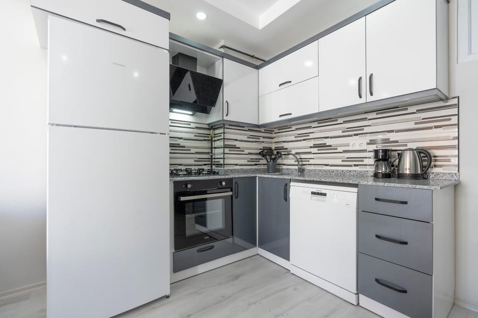 Coffee/tea facilities, Kitchen or kitchenette, dishwasher, oven, kitchen