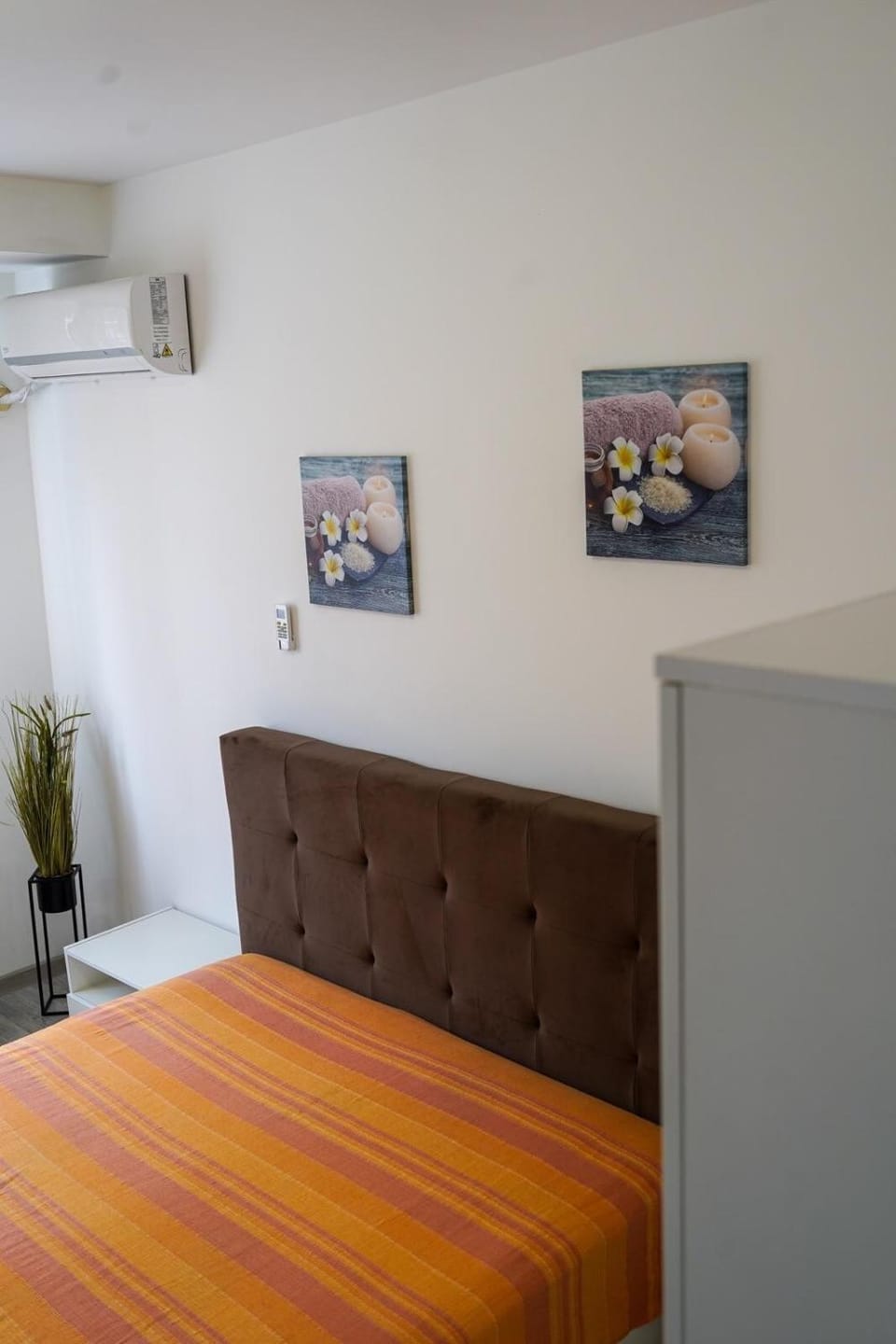 Bed, Photo of the whole room, Bedroom, air conditioner