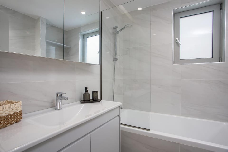 Bathroom, Bath, towels