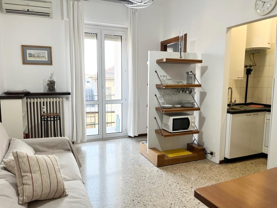 View (from property/room), Kitchen or kitchenette, Living room, Seating area, air conditioner