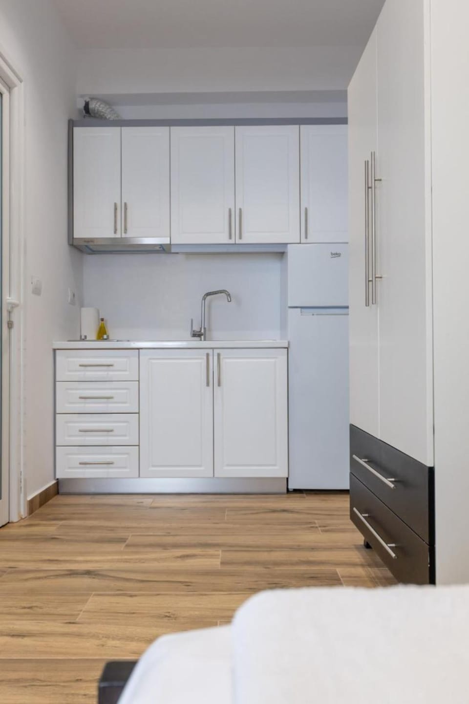 Kitchen or kitchenette, Photo of the whole room, wardrobe