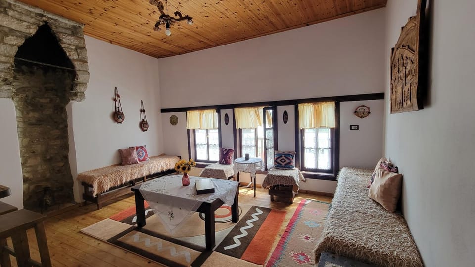 Living room, Photo of the whole room, Seating area