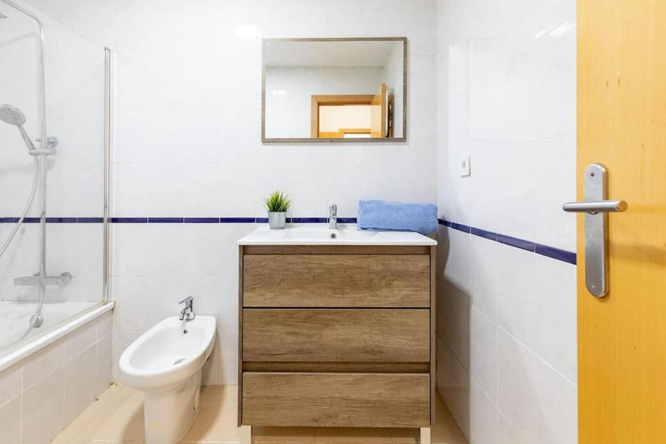 Shower, Toilet, Bathroom, Bath, towels