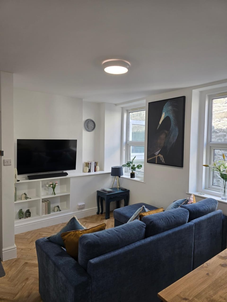 TV and multimedia, Living room, Seating area, Evening entertainment