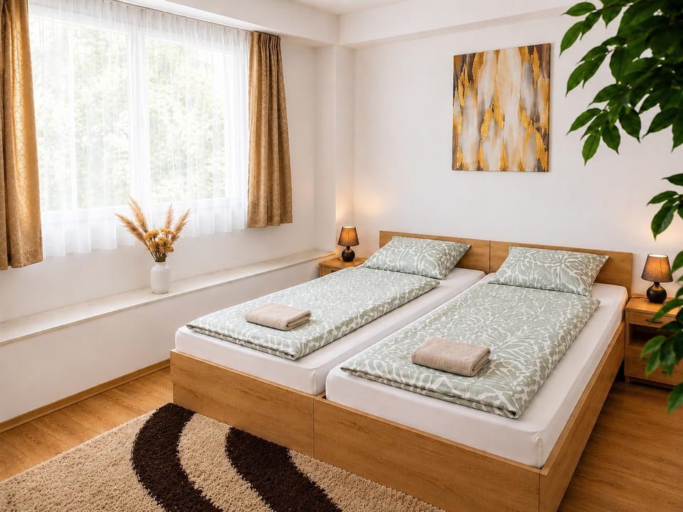 Bed, Photo of the whole room, Bedroom, towels