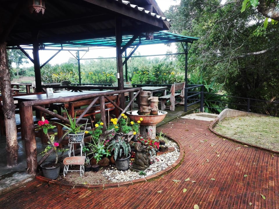 Restaurant/places to eat, Balcony/Terrace, Lobby or reception, Seating area, Dining area