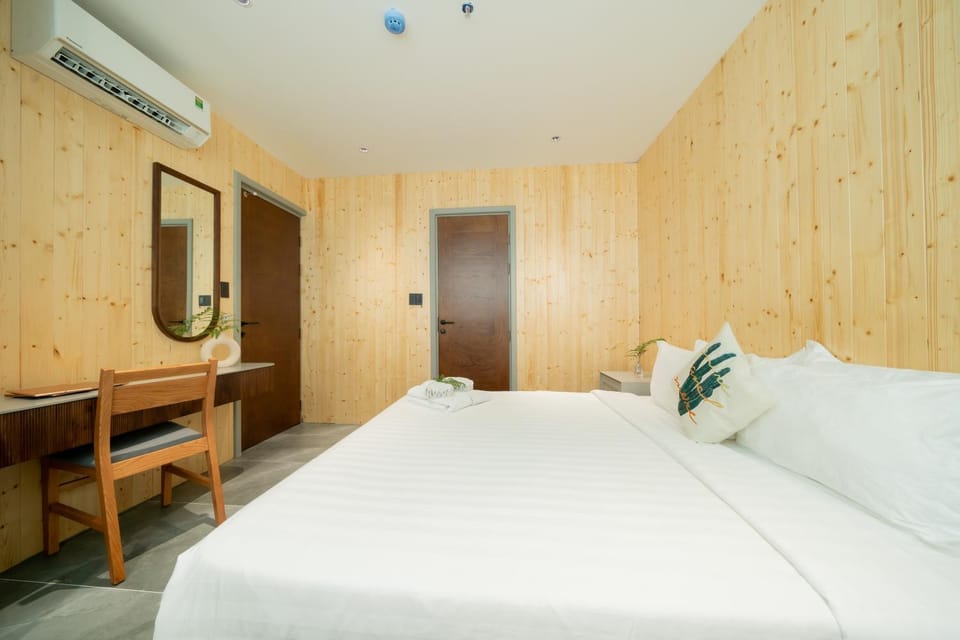Bed, Photo of the whole room, Bedroom, air conditioner