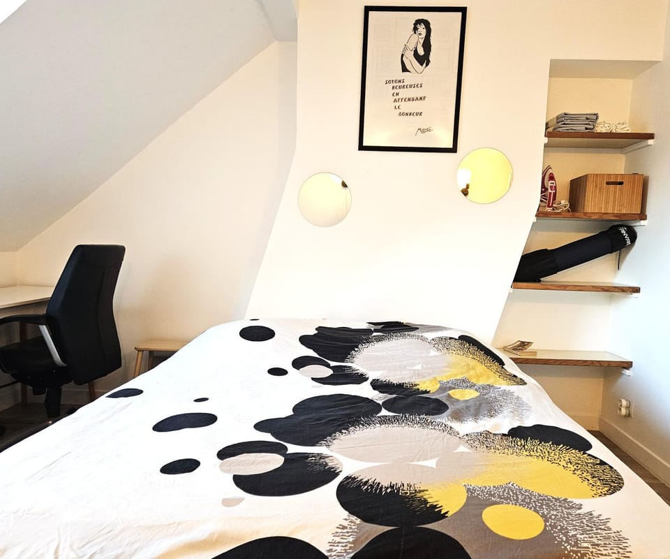 Bed, Photo of the whole room, Bedroom