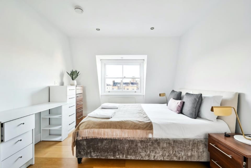 Luxury 3-Bed Kensington Apartment - Sleeps 6 Apartment in City of Westminster