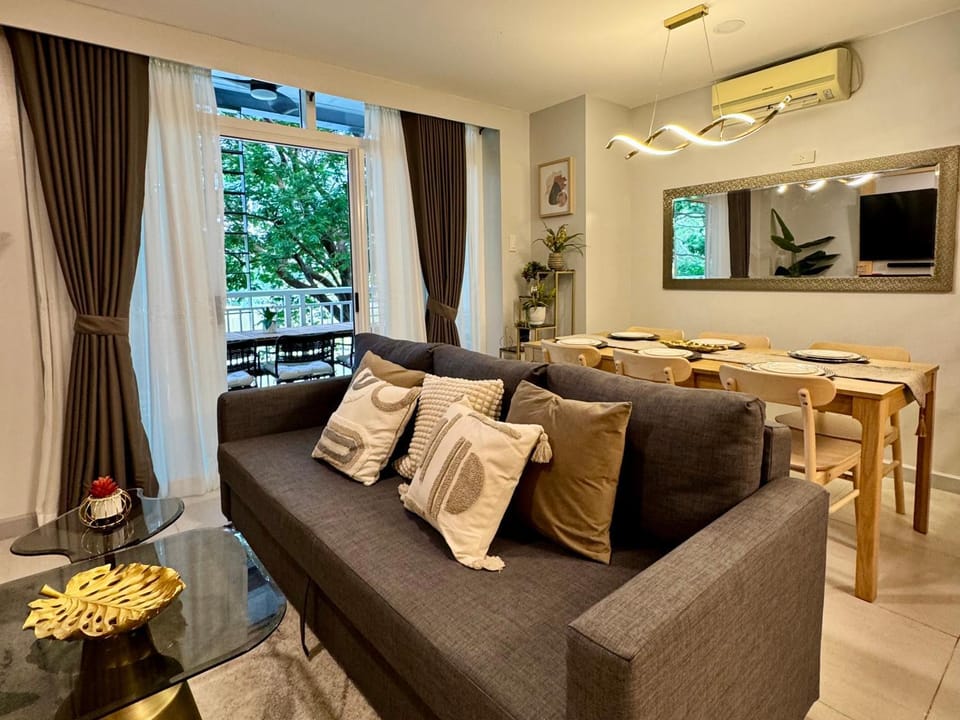 Communal lounge/ TV room, Living room, Dining area