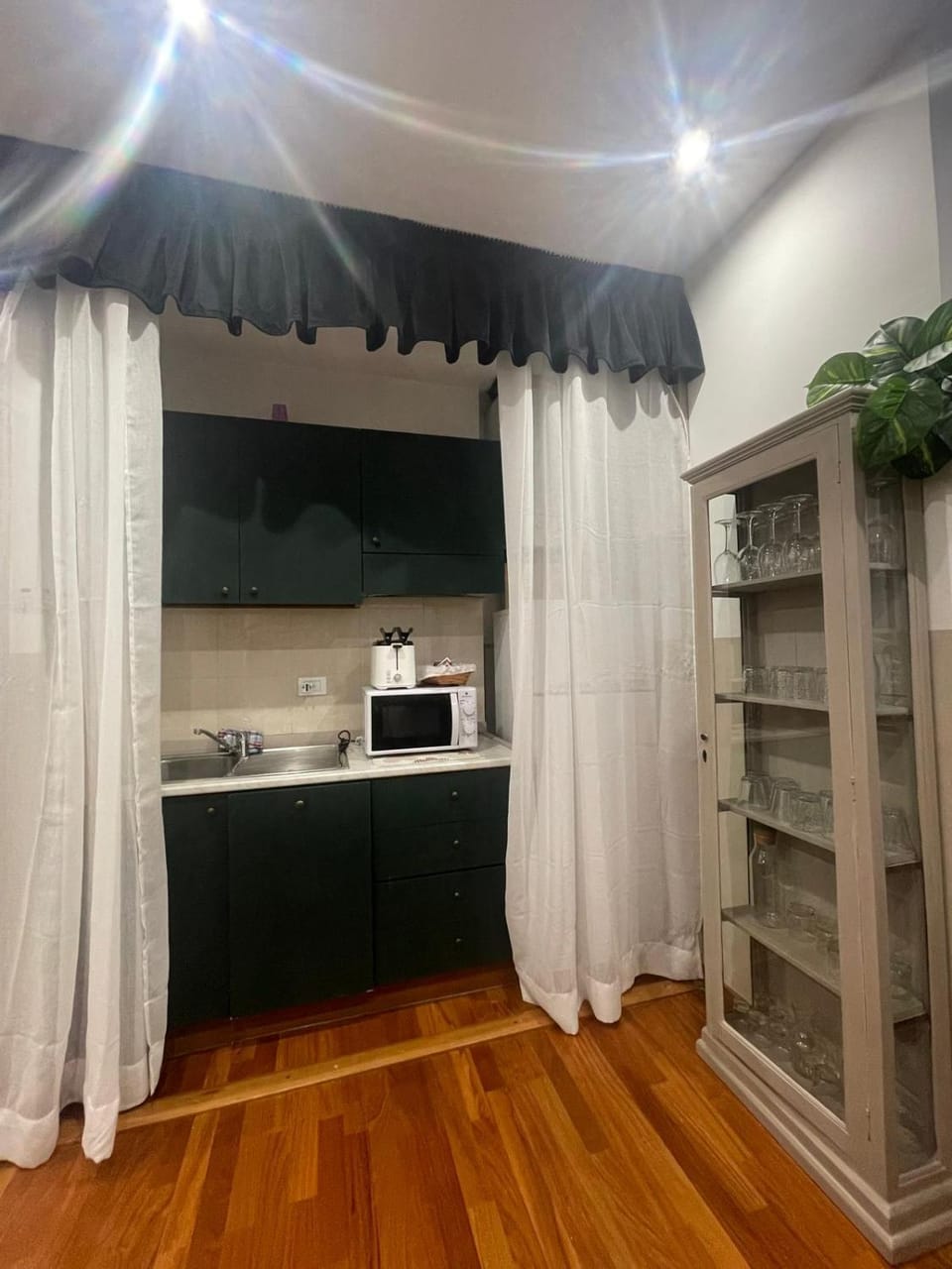 Kitchen or kitchenette, Communal kitchen
