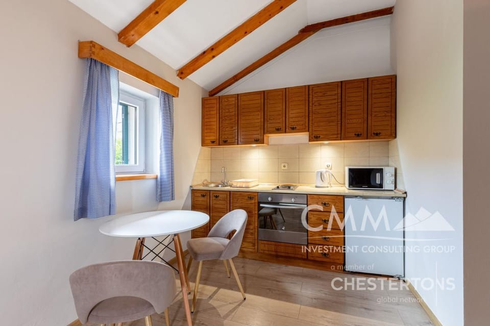 Seating area, Dining area