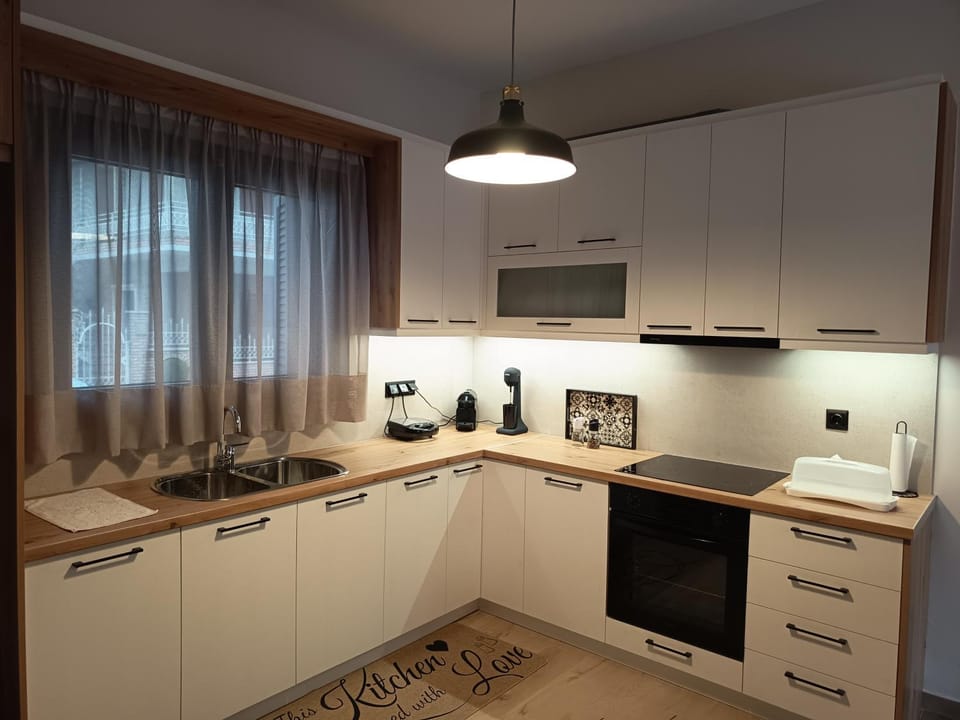 Kelly's blooms & stone Apartment in Peloponnese, Western Greece and the Ionian