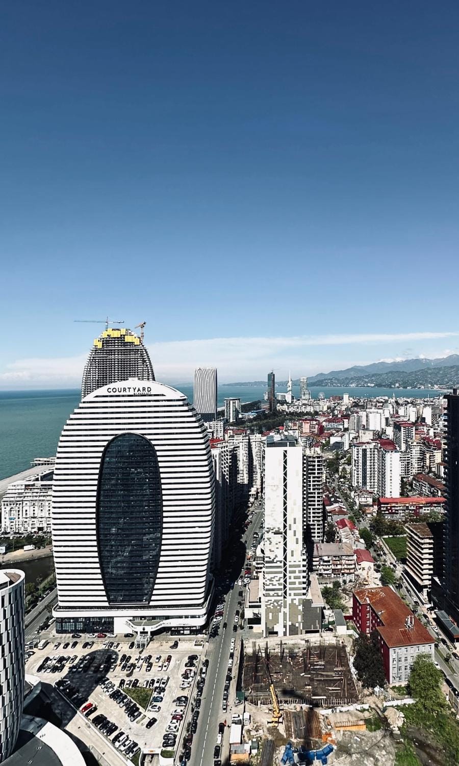 Property building, Day, Neighbourhood, Natural landscape, Bird's eye view, City view, Sea view, Location, Parking