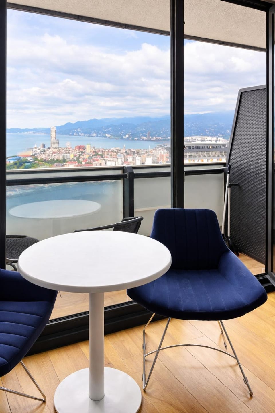 Bird's eye view, View (from property/room), Balcony/Terrace, Seating area, Dining area, City view, Lake view, Landmark view, Mountain view, Sea view, Street view, Quiet street view, furniture