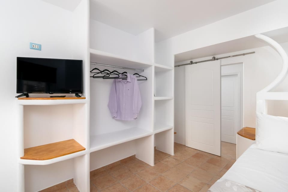TV and multimedia, Photo of the whole room, Bedroom
