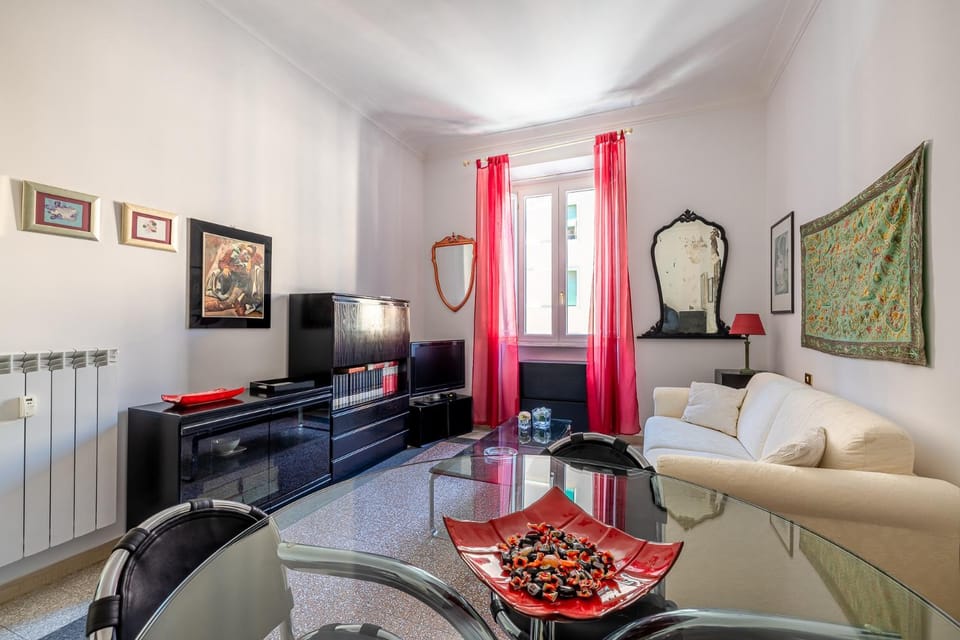 TV and multimedia, Seating area, Dining area