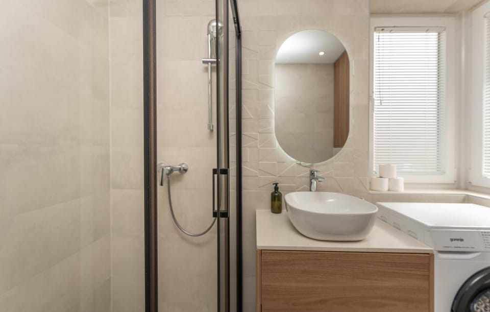 Shower, Bathroom, washing machine