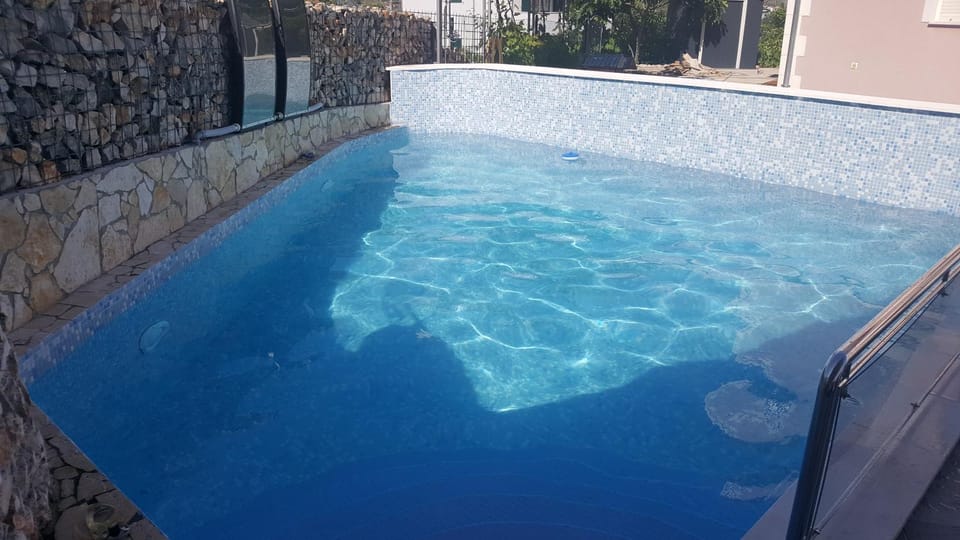 Swimming pool, Swimming pool
