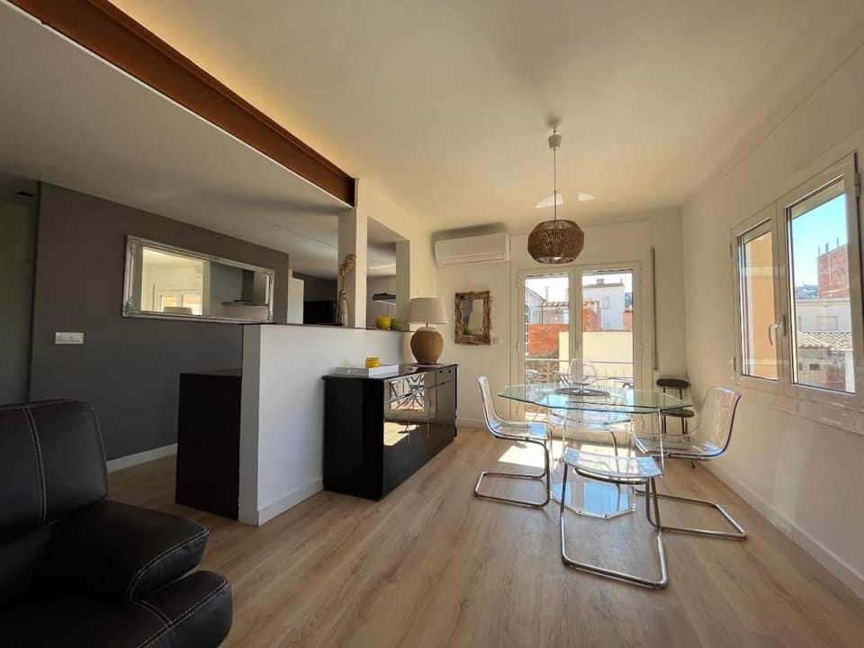 Appartement moderne Centre ville 50 metres de la mer Rosas Apartment in Roses