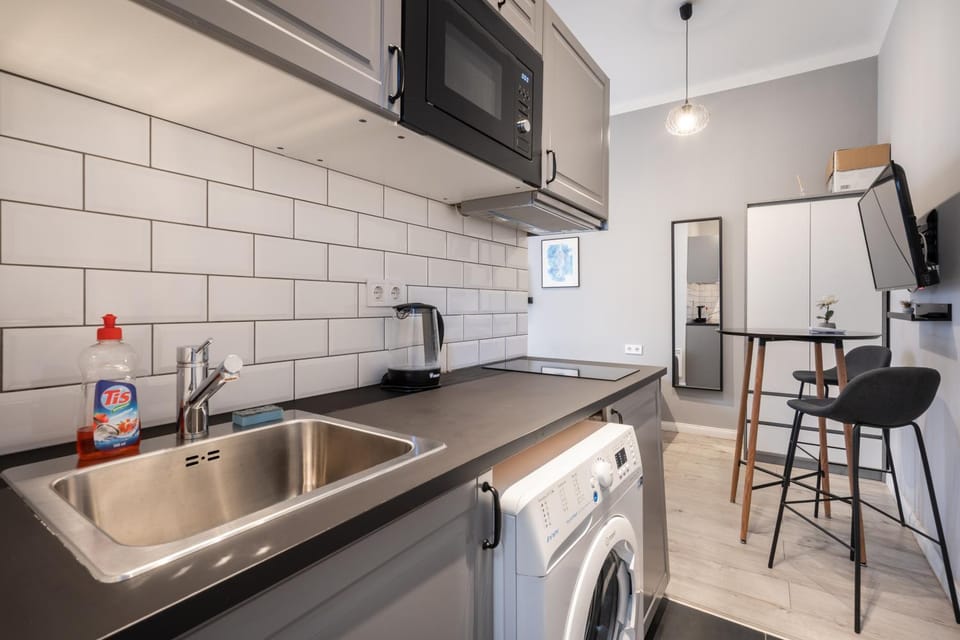 TV and multimedia, Kitchen or kitchenette, Dining area, stove, washing machine