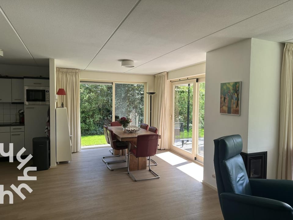 Seating area, Dining area
