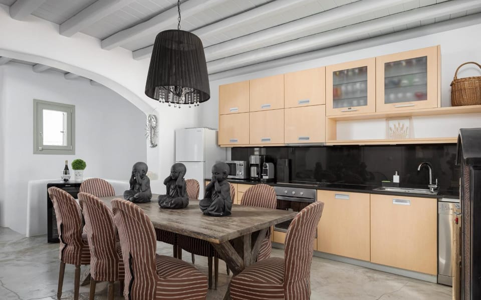 Kitchen or kitchenette, Seating area, Dining area, dishwasher, stove