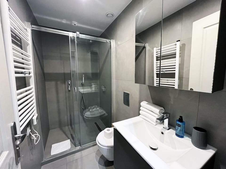 Urban Flat 78 - 3 Bedroom apartment Republique Apartment in Paris