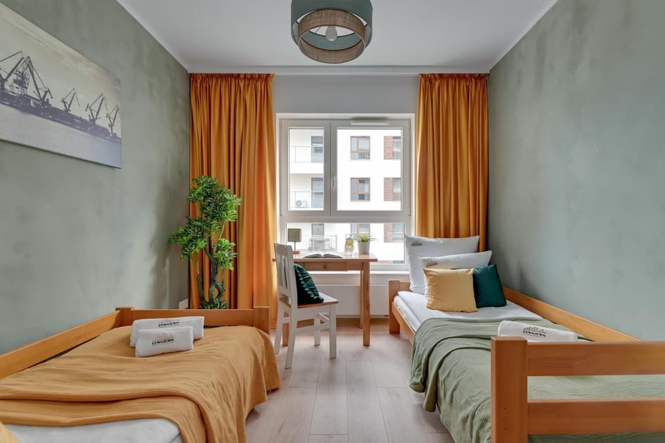 Bed, Photo of the whole room, Seating area, Bedroom, towels