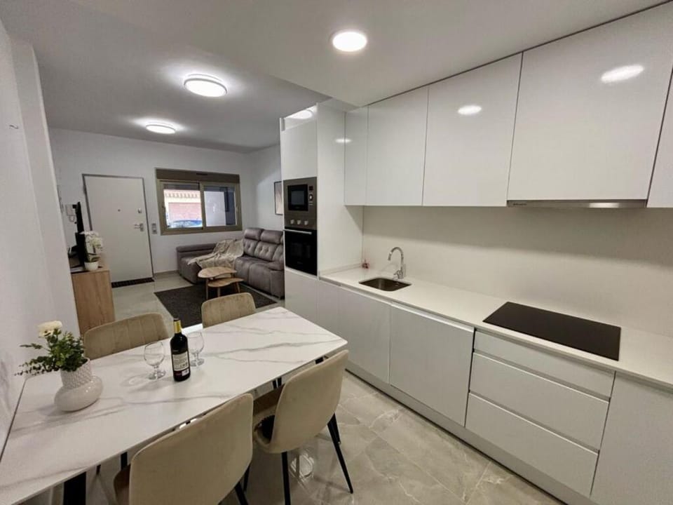 Kitchen or kitchenette, Dining area, oven, stove